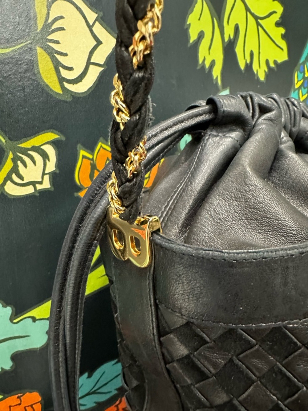 Vintage Bally Black Woven Lambskin Bucket Bag | Mid-1980s | Braided Chain Strap - Picture 9 of 15